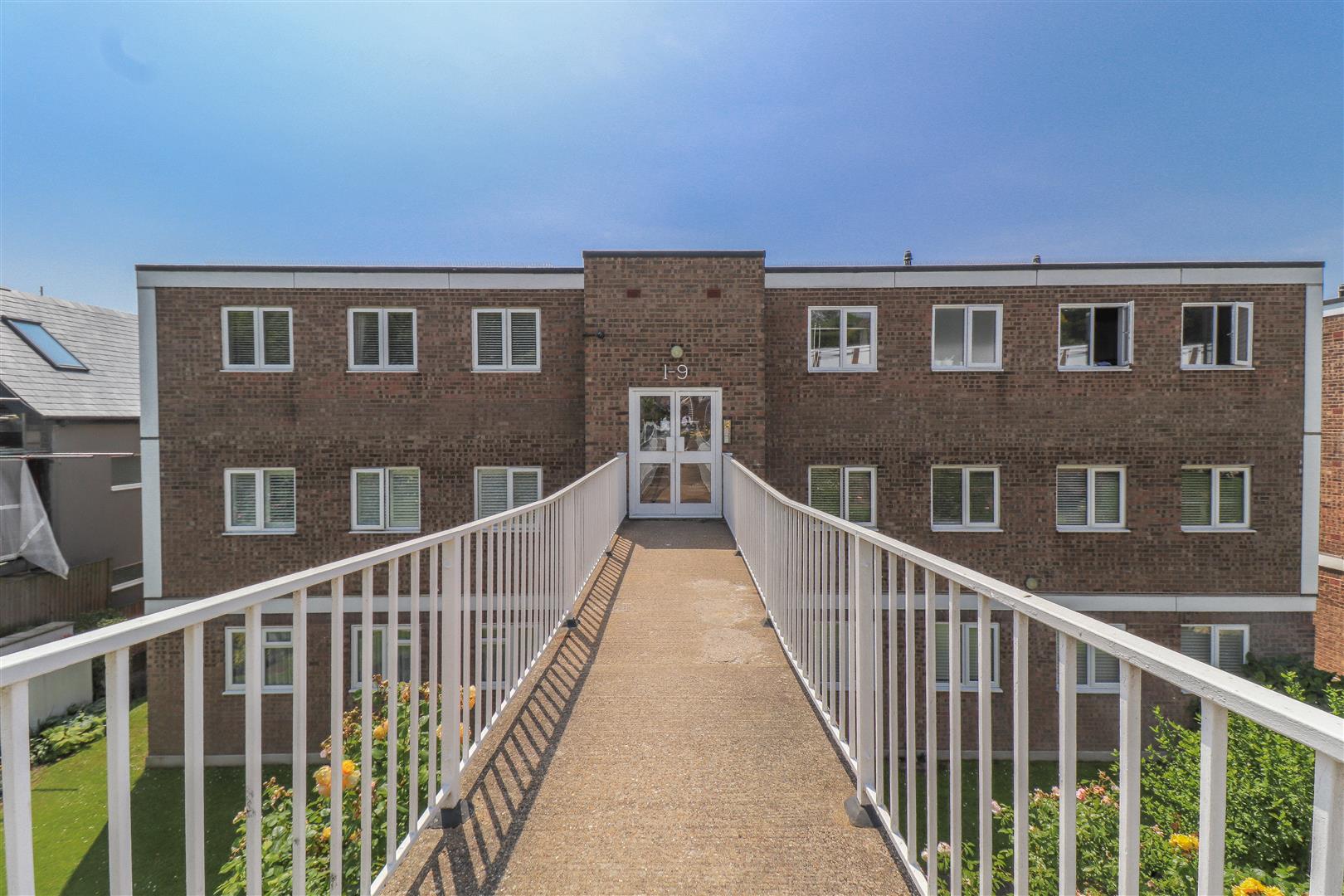Appointmoor Seabrink, Undercliff Gardens, LeighOnSea